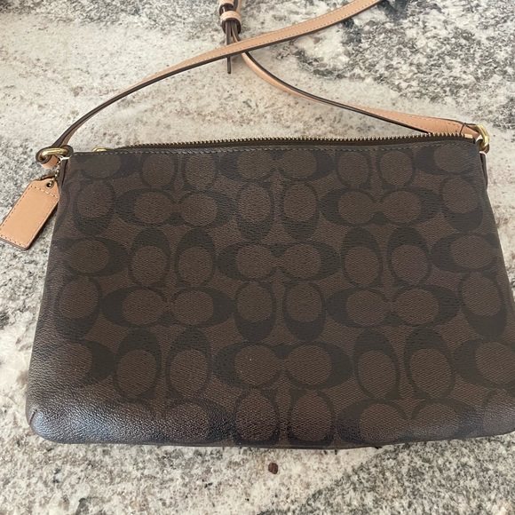 Coach crossbody - authentic. Smoke free/pet free - Picture 6 of 6